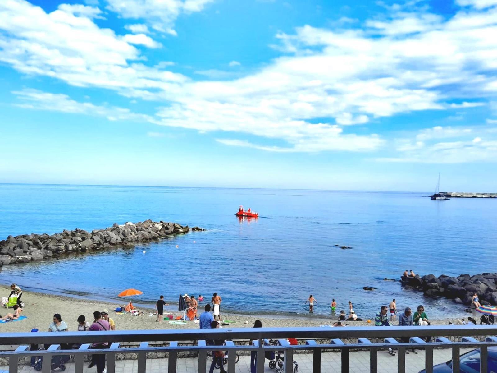 Arcadia Golden Bay Apartment Giardini Naxos Bagian luar foto