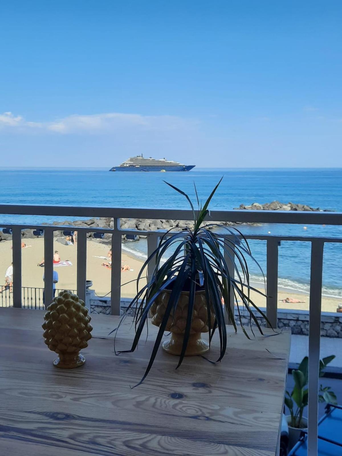 Arcadia Golden Bay Apartment Giardini Naxos Bagian luar foto