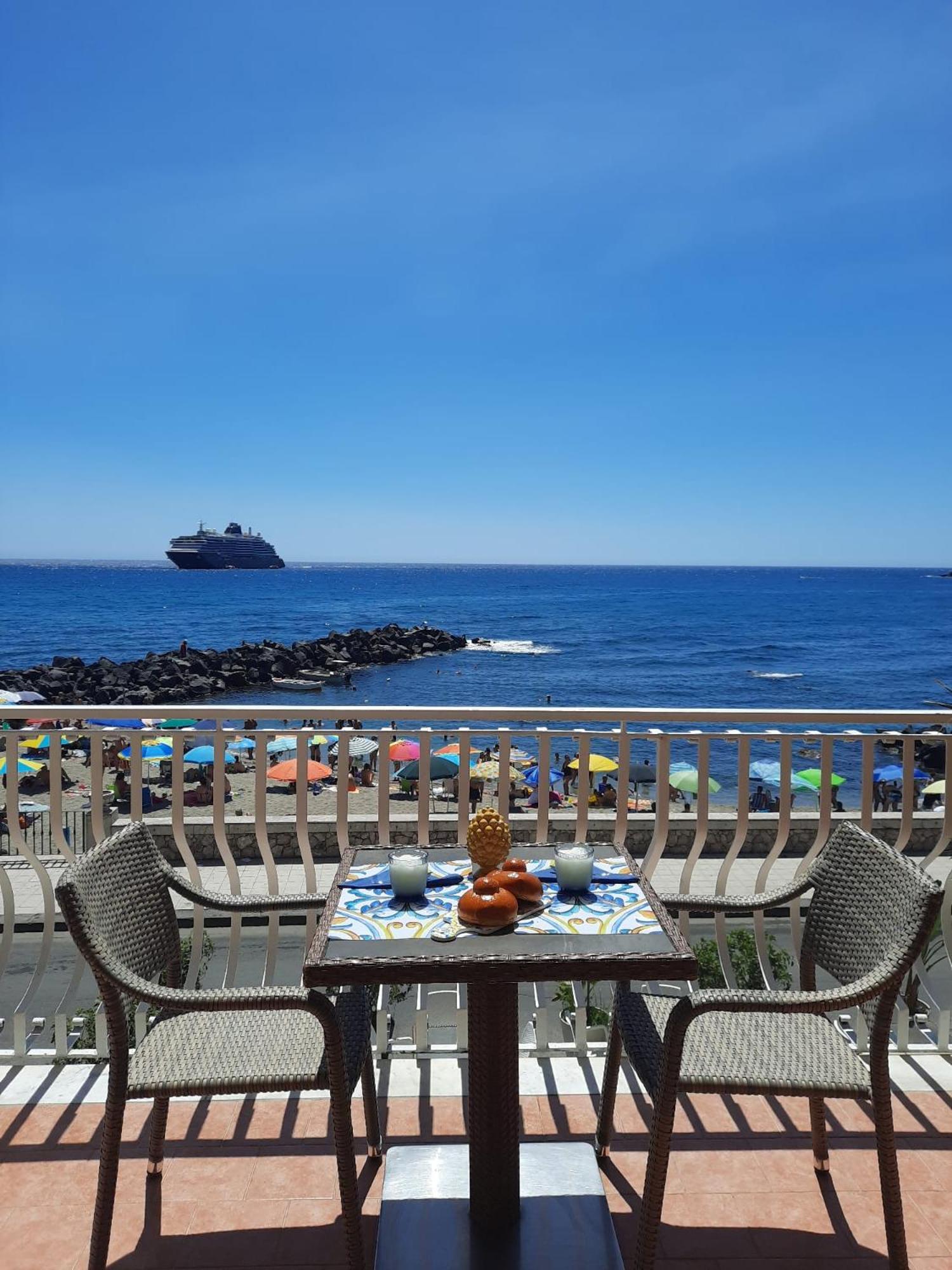 Arcadia Golden Bay Apartment Giardini Naxos Bagian luar foto