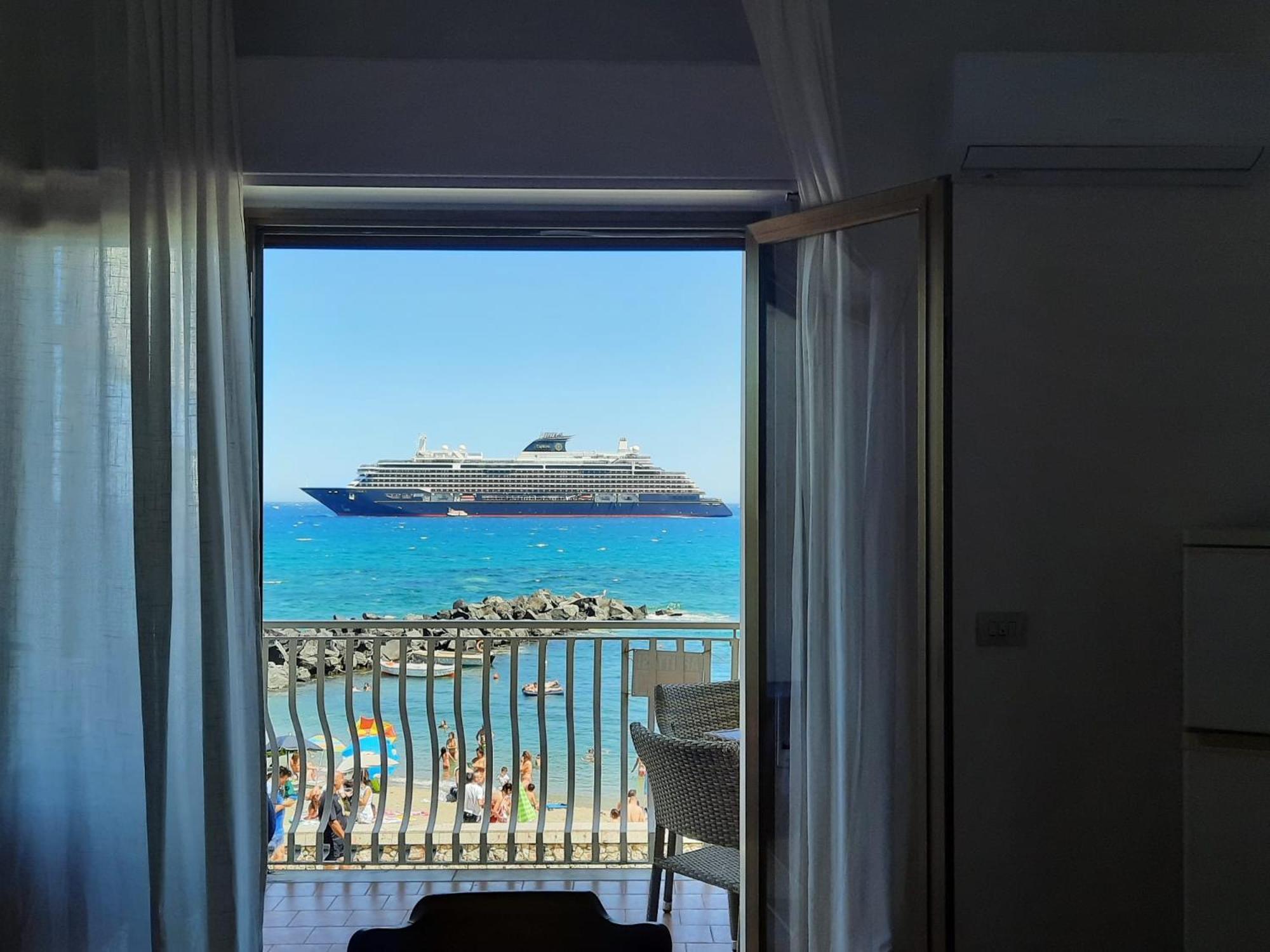 Arcadia Golden Bay Apartment Giardini Naxos Bagian luar foto