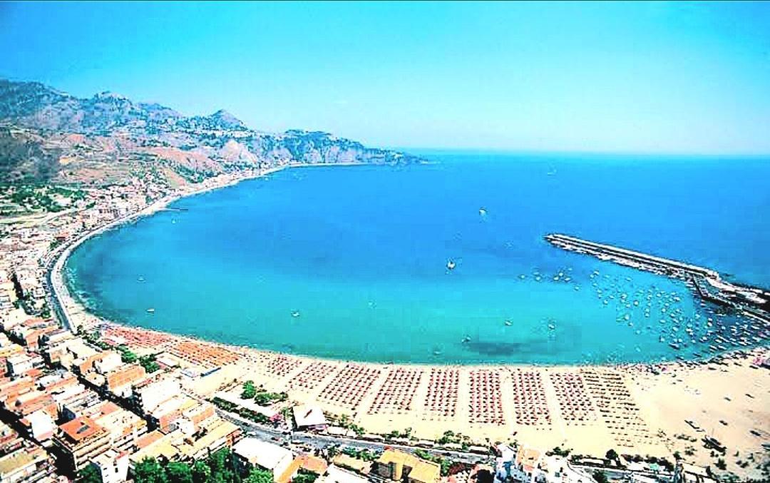 Arcadia Golden Bay Apartment Giardini Naxos Bagian luar foto