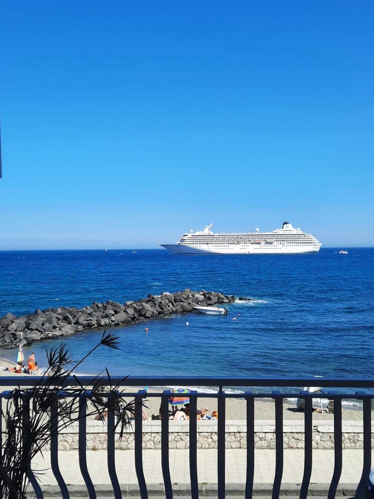 Arcadia Golden Bay Apartment Giardini Naxos Bagian luar foto